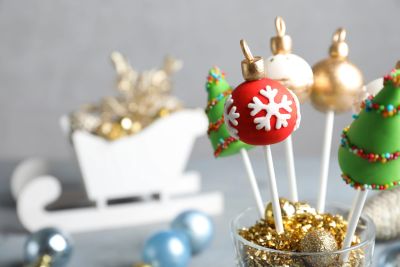 Weihnachten Cake Pops dekorieren